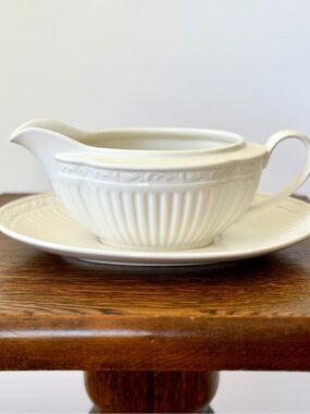 Mikasa Italian Countryside Gravy Boat & Under-plate Scrolls Fluted Creamy White